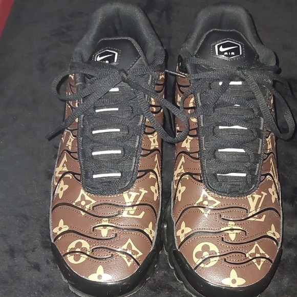 Louis Vuitton Brown and Black Sneakers - Picture 4 of 5